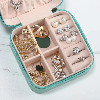 LuxeMini Travel Jewelry Case – Portable Leather Organizer for Rings, Earrings & Necklaces