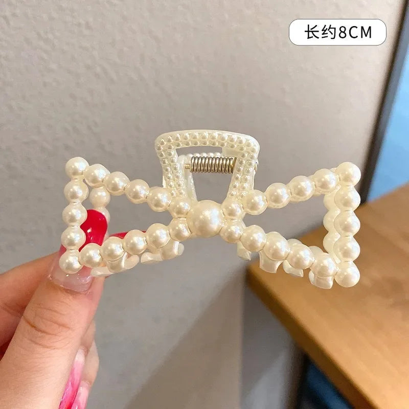 GoCute Geometric Hair Claw – Stylish & Feminine Hair Accessory