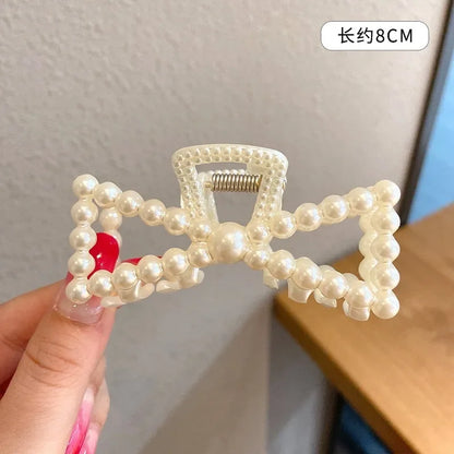 GoCute Geometric Hair Claw – Stylish & Feminine Hair Accessory