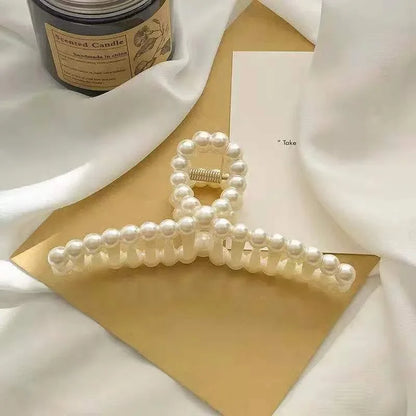 GoCute Geometric Hair Claw – Stylish & Feminine Hair Accessory