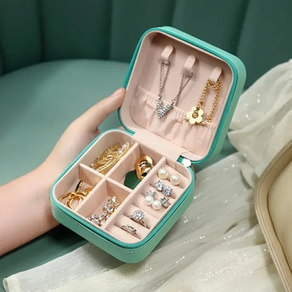 LuxeMini Travel Jewelry Case – Portable Leather Organizer for Rings, Earrings & Necklaces