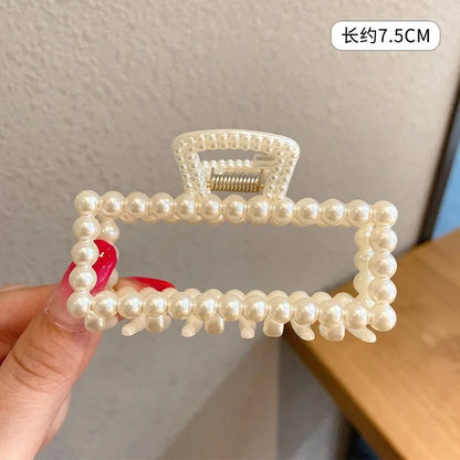 GoCute Geometric Hair Claw – Stylish & Feminine Hair Accessory